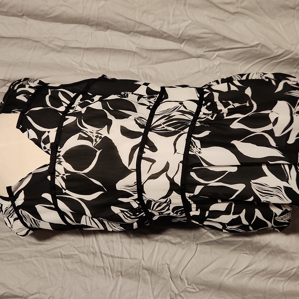 Ribbon lined tiered top size 10